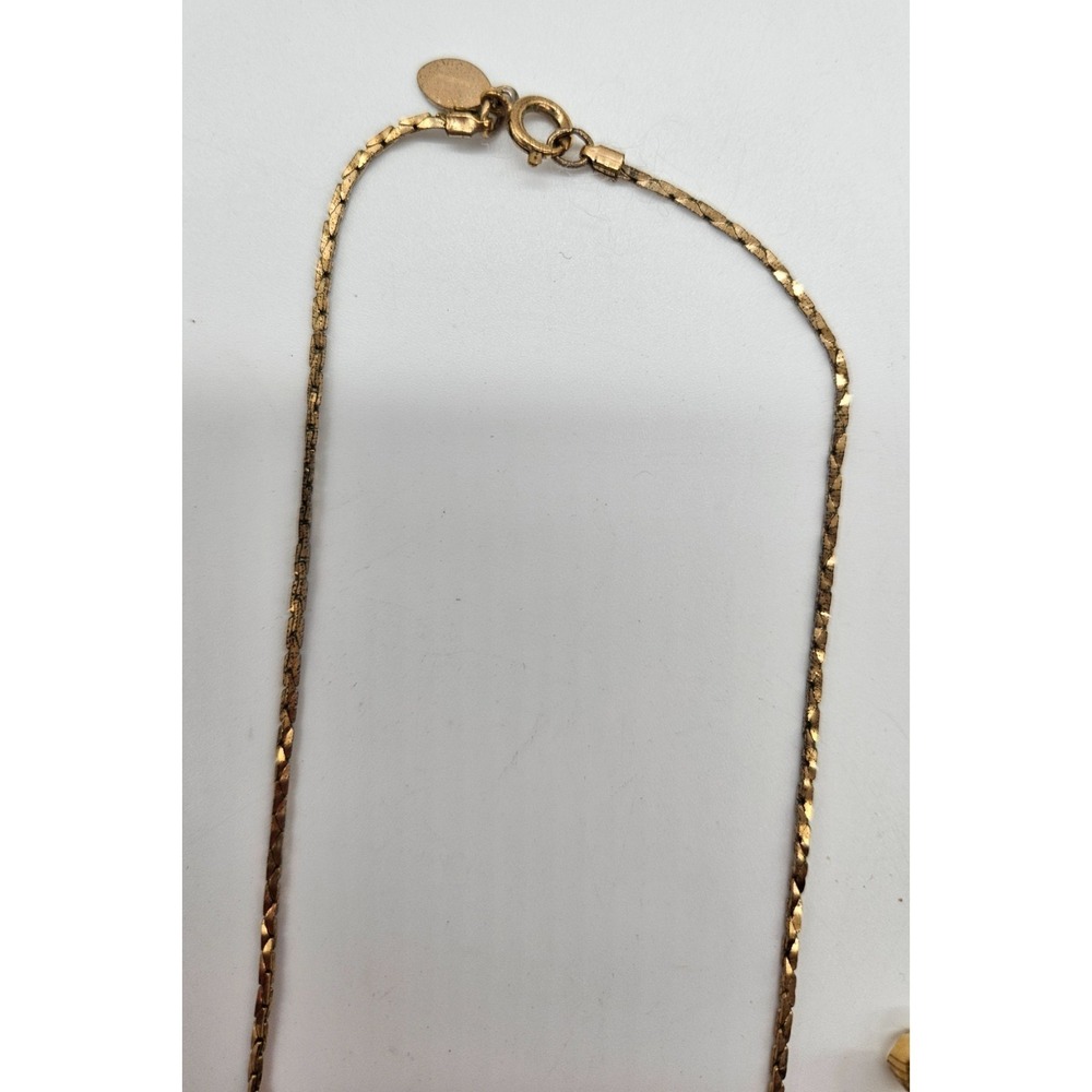Vintage AVON Gold Tone White Ribbed Pendant Necklace and Clip On Earrings Set - Picture 7 of 12